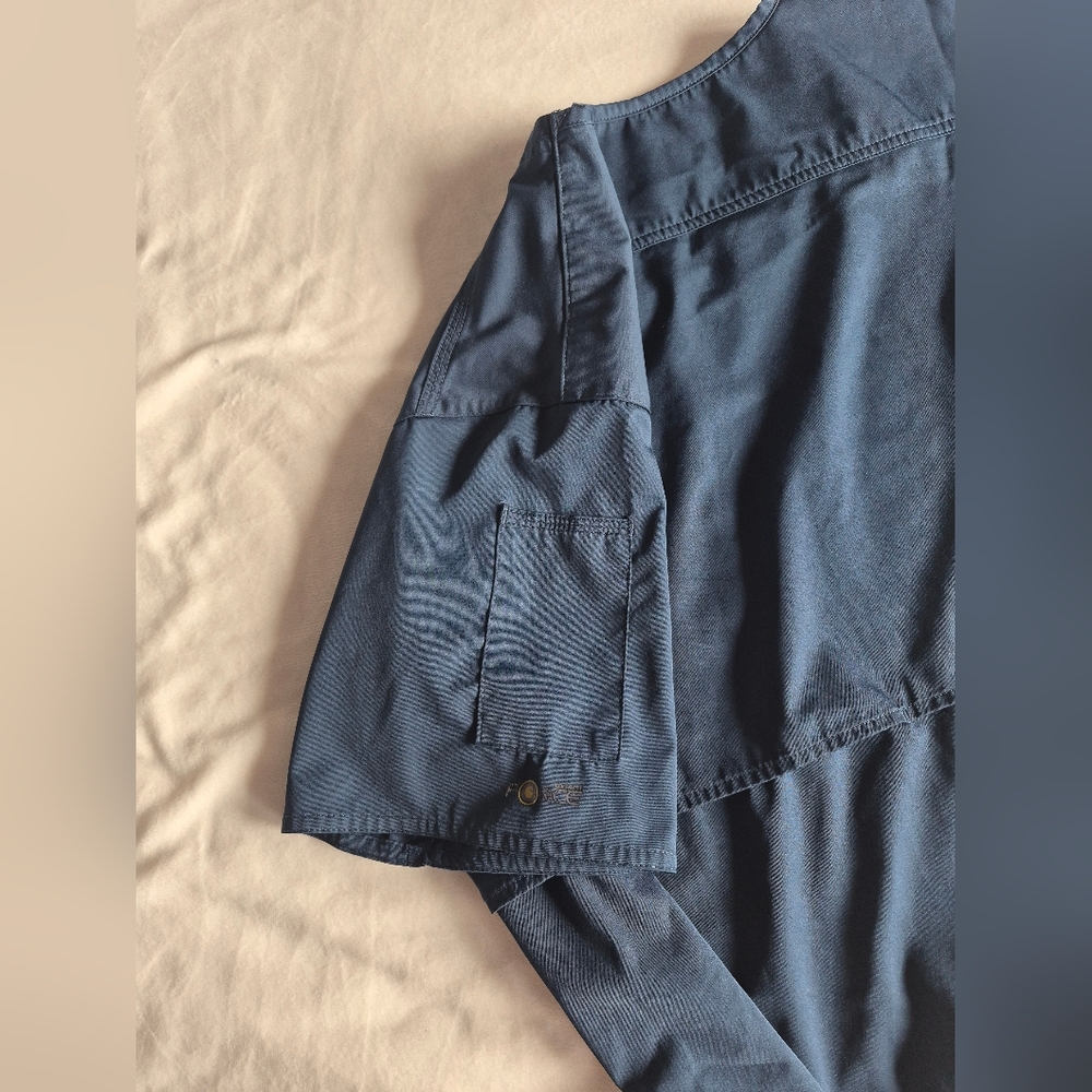Carhartt Scrub Top Size Medium Unisex Navy Blue Back Ventilation Front Pocket - Picture 8 of 13